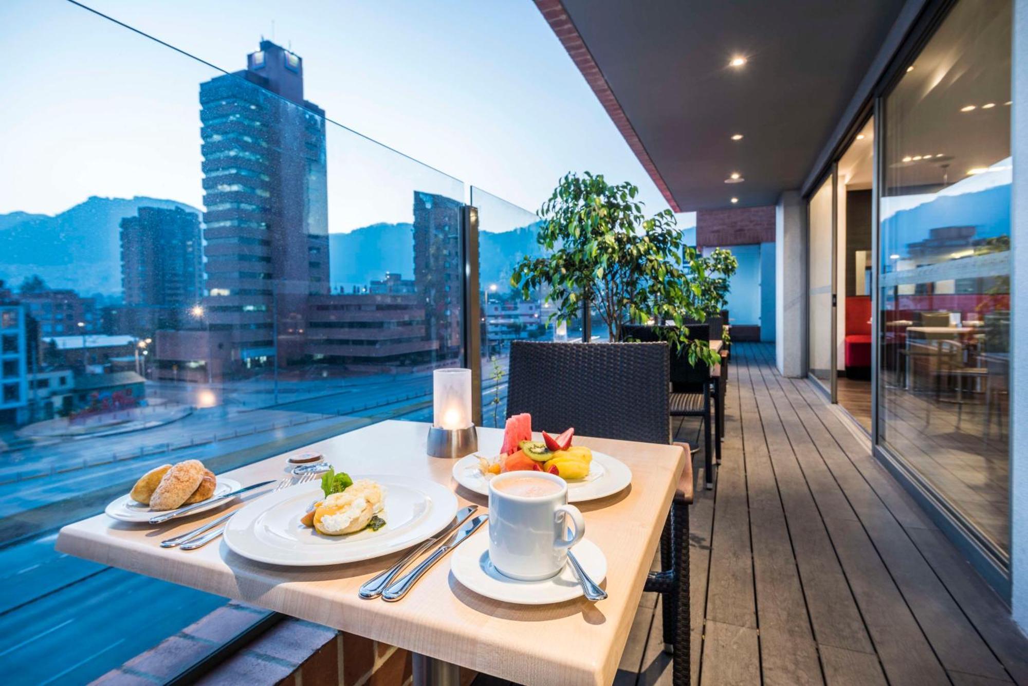 NH Bogota Urban 26 Royal Hotel Kültér fotó
