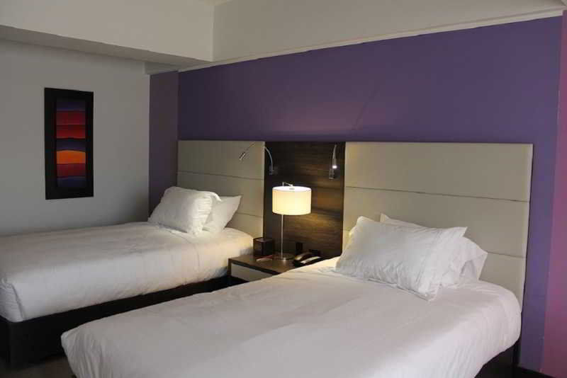 NH Bogota Urban 26 Royal Hotel Kültér fotó